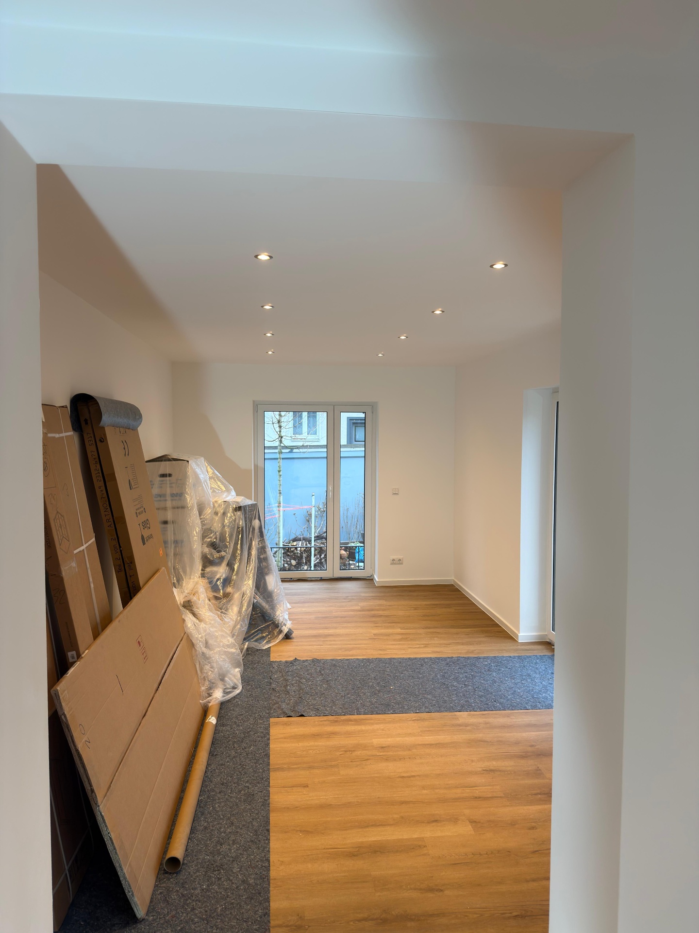 Beleuchtungsinstallation in einem Neubau – M&D Gebäudeservice Köln